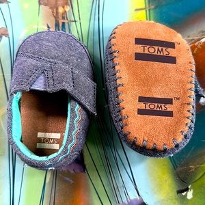 Tiny Toms Crib Shoes Baby Infant Size 2 Denim Fabric Soft Soles